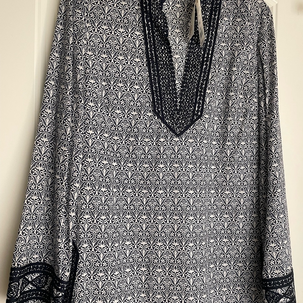 Elegant Black and White Patterned Women's Top